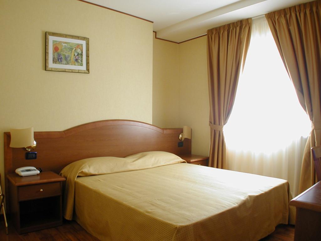 迪莫拉阿德里安娜酒店 蒂沃利 客房 照片